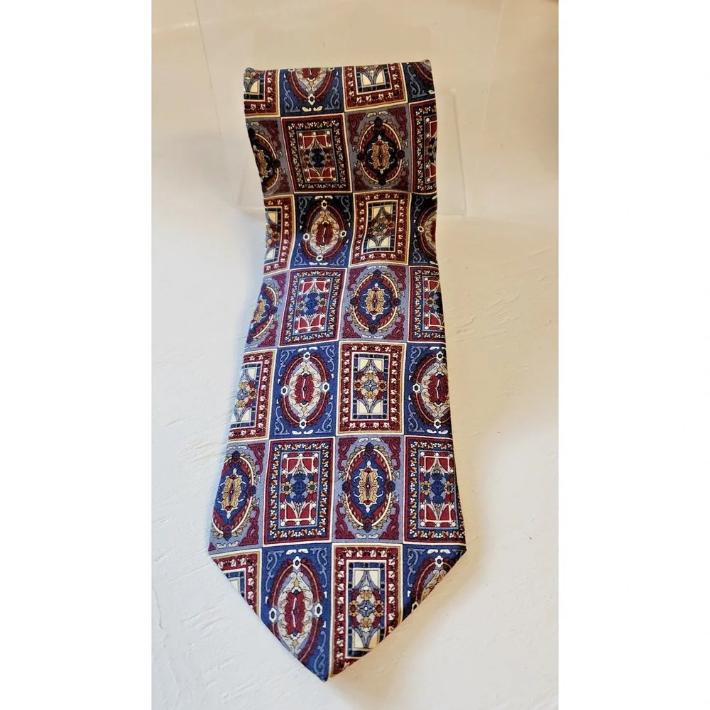 Men's Bill Blass Tie 100% Silk In Burgandy/ Blue Abstract